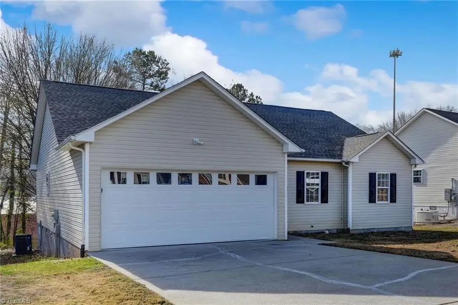4572 Bottoms Rock Lane, Pfafftown, NC 27040 - Image #3