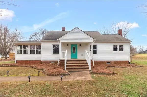 2552 Old Us Highway 52 S, Pilot Mountain, NC 27041