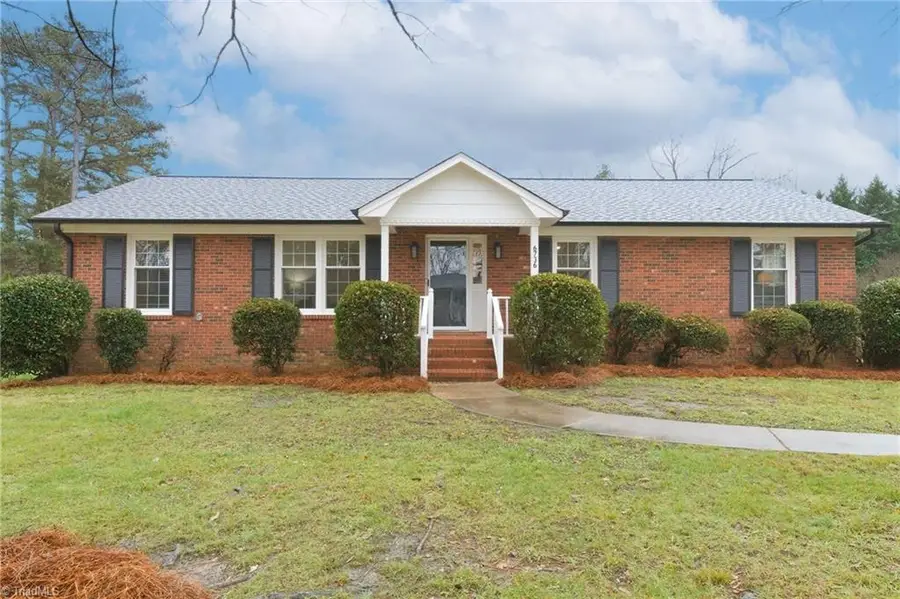 6736 Forest Oak Drive, Clemmons, NC 27012 - Image #2