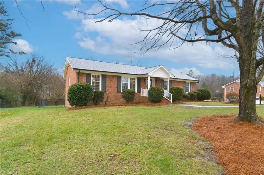 6736 Forest Oak Drive, Clemmons, NC 27012 - Image #3