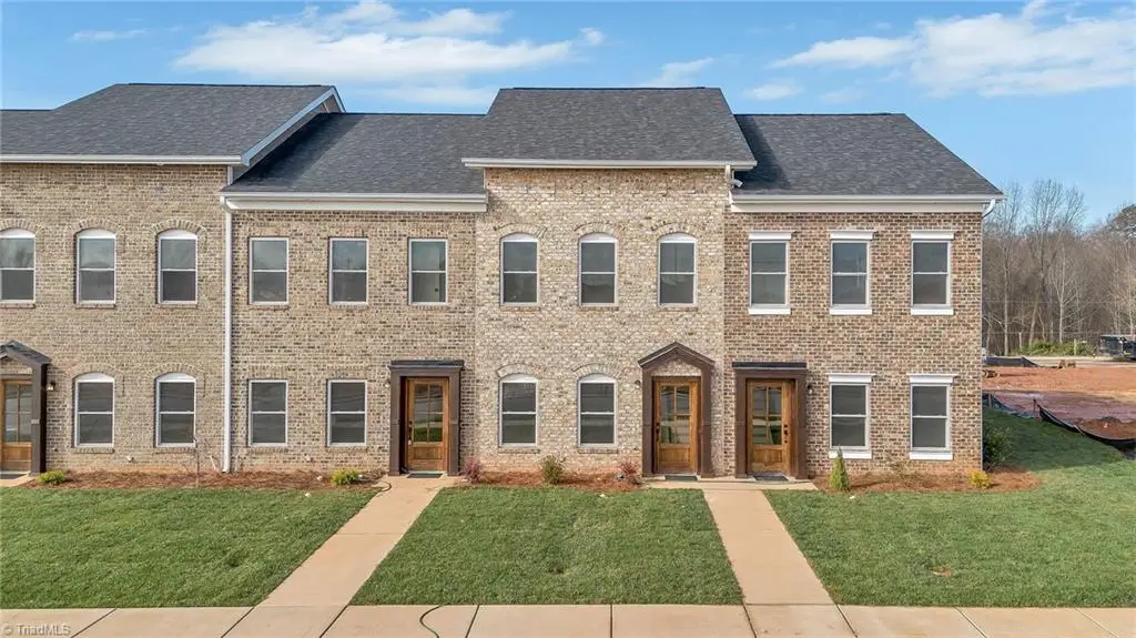 2113 24th Street Lane Se, Hickory, NC 28602 - Image #1