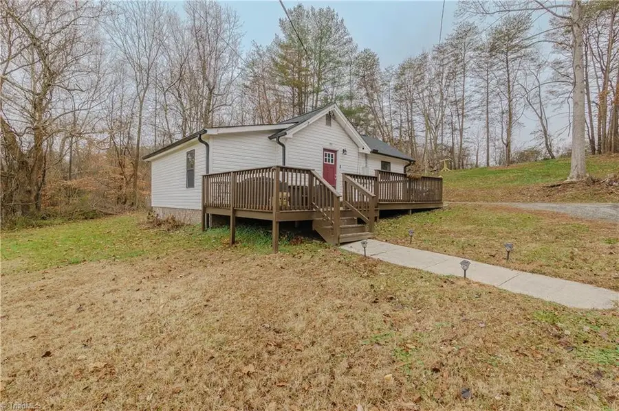 386 Lovers Lane, Mount Airy, NC 27030 - Image #2