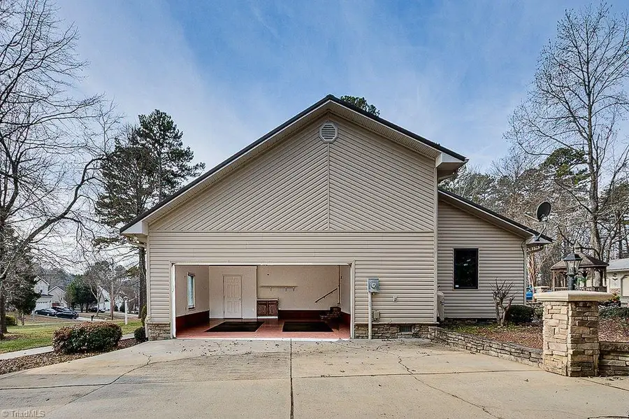 104 Willowbrook Drive, Thomasville, NC 27360 - Image #3