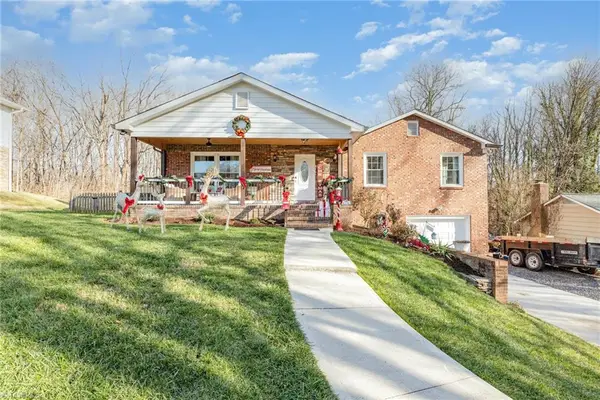 522 Foxcroft Drive, Winston-Salem, NC 27103