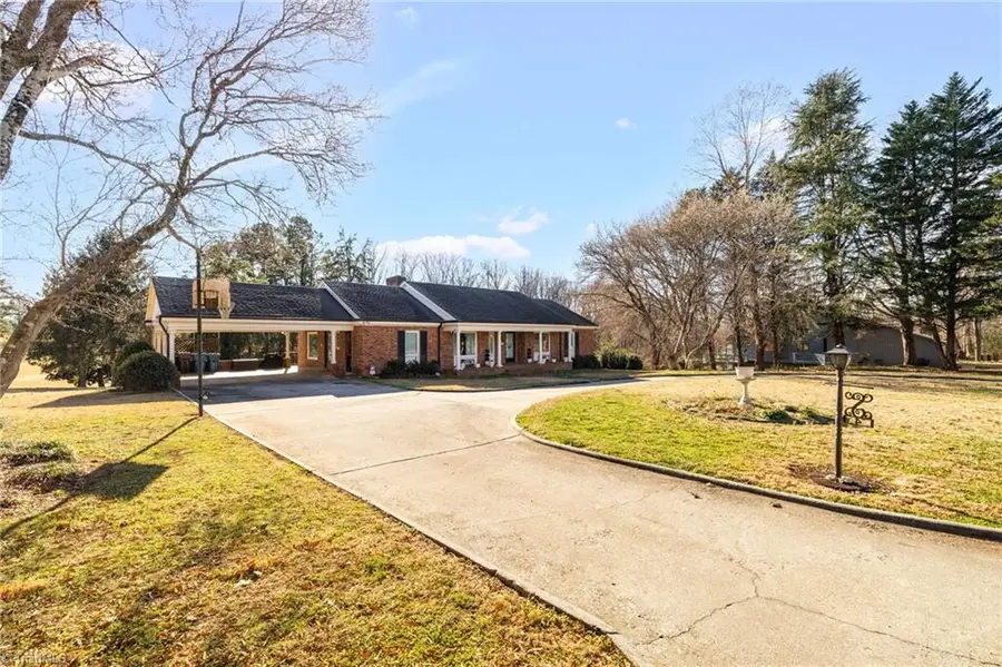 4 Chesterfield Court, Greensboro, NC 27410 - Image #2