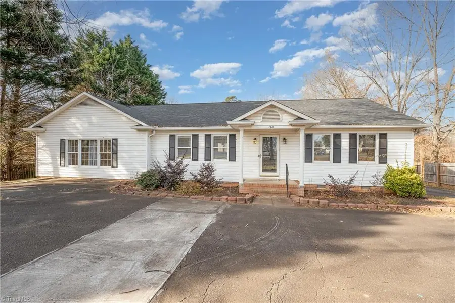 160 N Peace Haven Road, Winston Salem, NC 27104 - Image #2