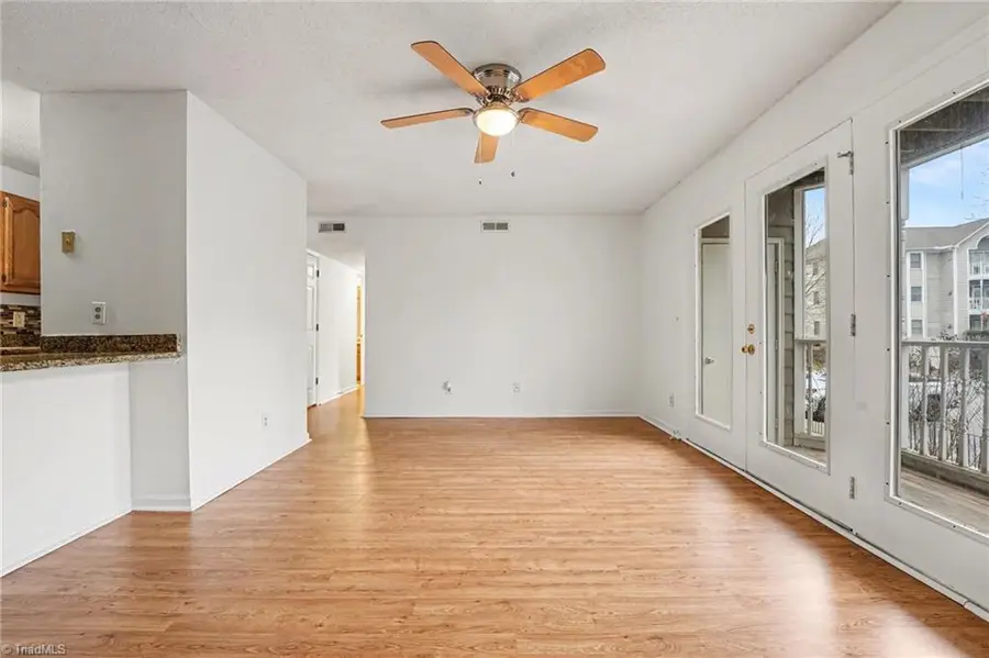 3701 Cotswold Terrace #5E, Greensboro, NC 27410 - Image #3