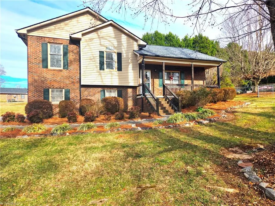275 Raven Oak Drive, Wilkesboro, NC 28697 - Image #2