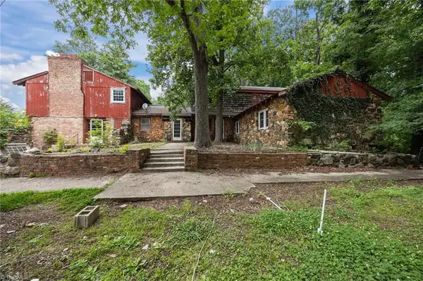 1729 Youngs Mill Road, Greensboro, NC 27406