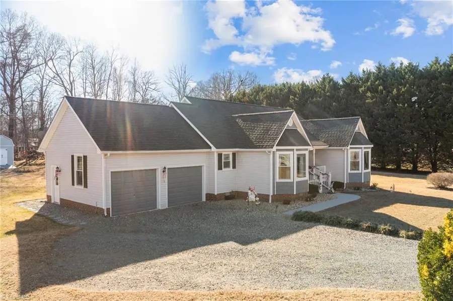 6194 Friedens Grove Road, Gibsonville, NC 27249 - Image #2