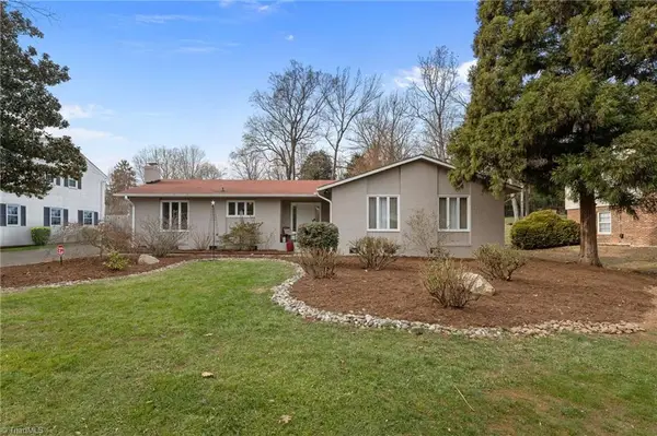 2009 Downing Street, Greensboro, NC 27410