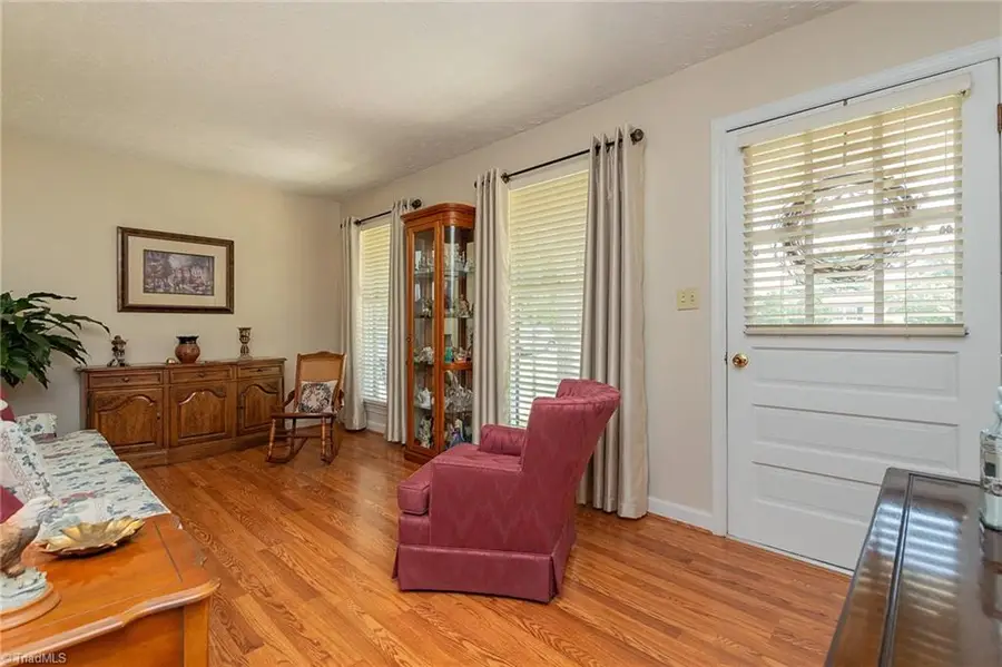 421 Dove Point, Lexington, NC 27295 - Image #3