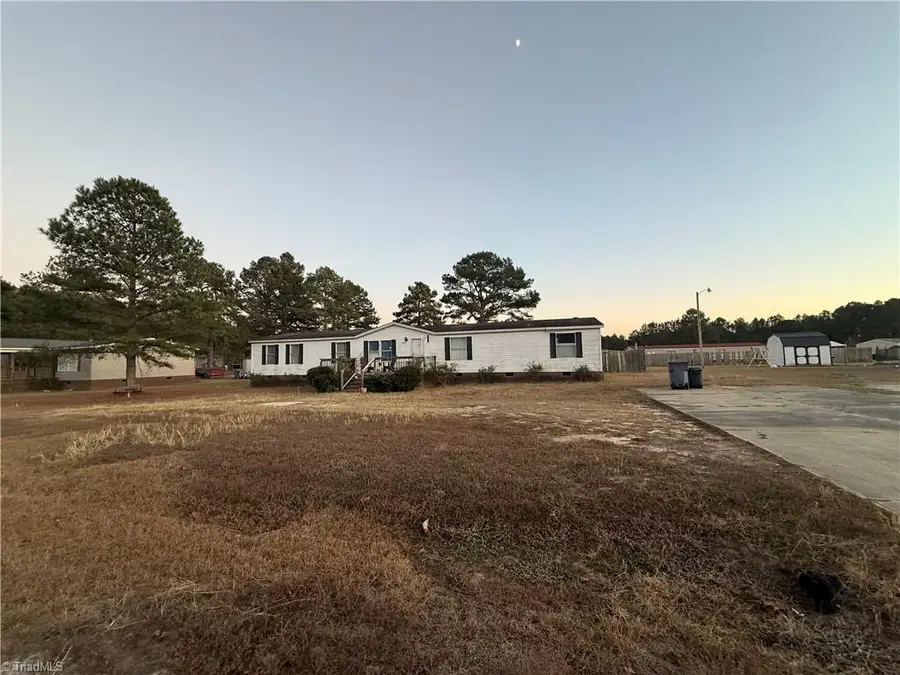 270 Meadowfield Circle, Aberdeen, NC 28315 - Image #2