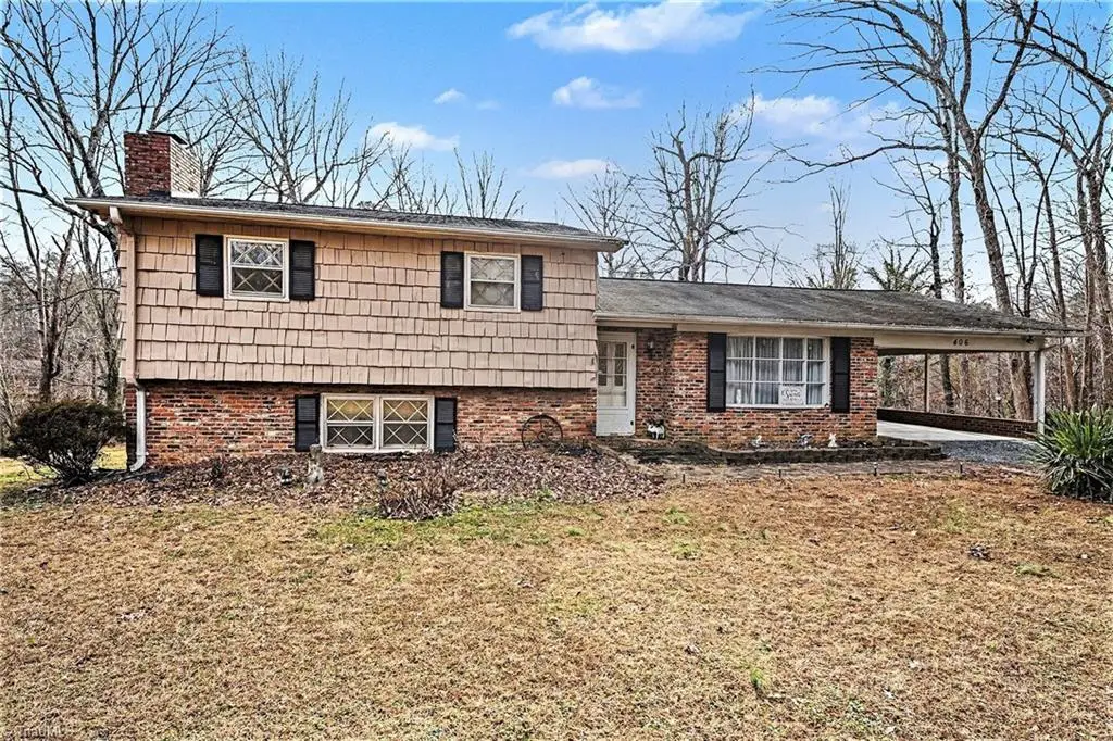 406 E Wellington Lane, Walnut Cove, NC 27052 - Image #1