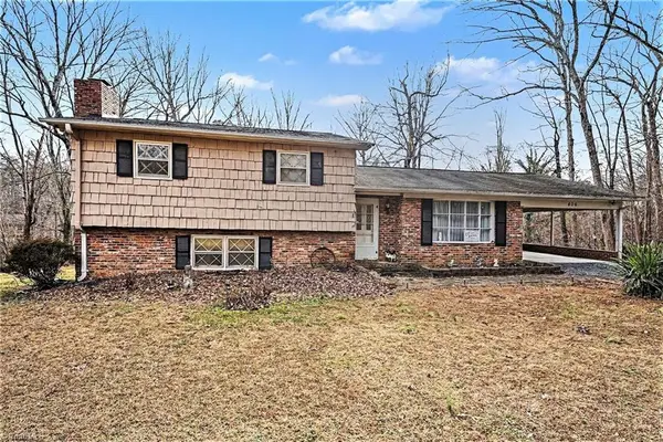 406 E Wellington Lane, Walnut Cove, NC 27052