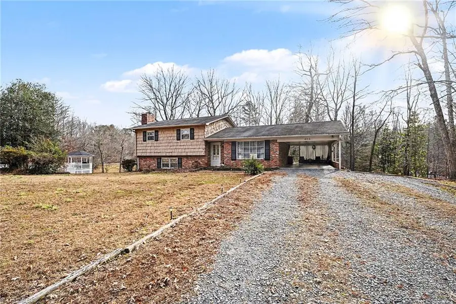 406 E Wellington Lane, Walnut Cove, NC 27052 - Image #2