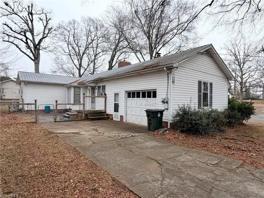 200 Royal Oaks Street, Thomasville, NC 27360 - Image #3