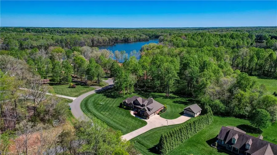 208 Lakeshore Drive, Reidsville, NC 27320 - Image #2