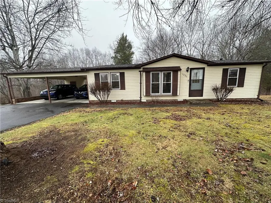 1727 Surry Avenue, Mount Airy, NC 27030 - Image #2