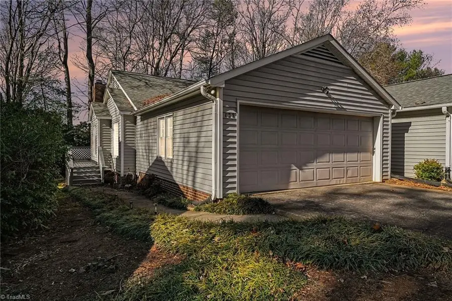 128 Pebble Ridge Lane, Winston Salem, NC 27104 - Image #2