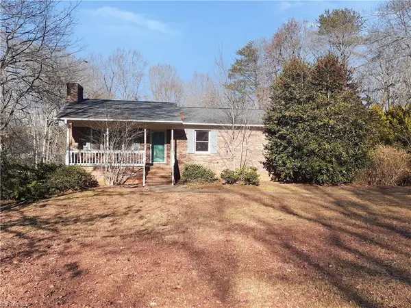 4605 Oak Park Drive, Pfafftown, NC 27040