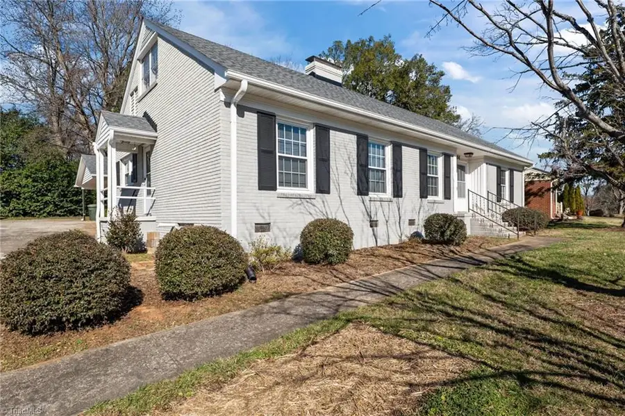 2804 W Cornwallis Drive, Greensboro, NC 27408 - Image #2