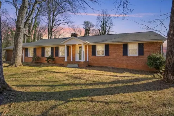 5501 Club Knoll Road, Winston-Salem, NC 27105
