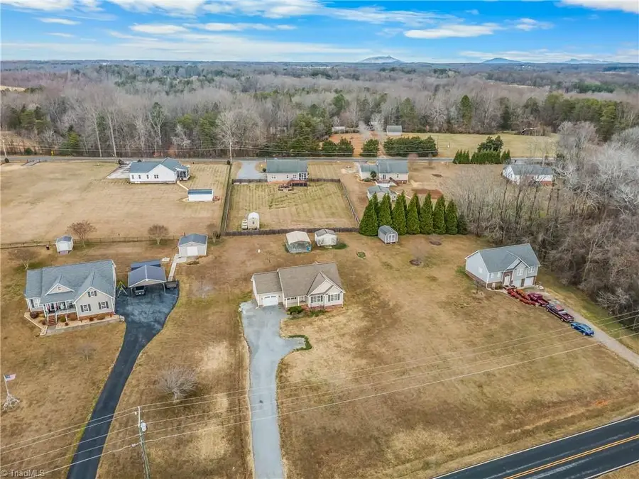 2829 Old Us Highway 421 W, Yadkinville, NC 27055 - Image #2