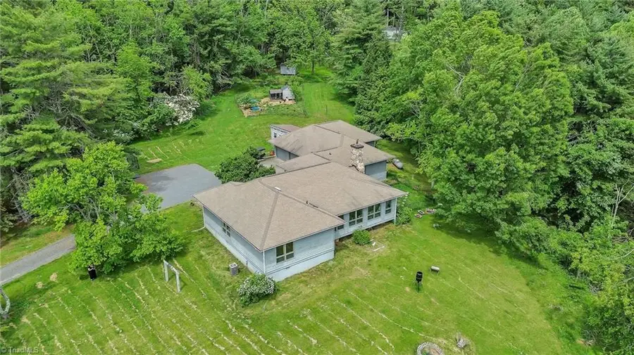 931,935 Don Bare Road, Jefferson, NC 28640 - Image #3