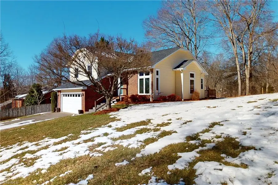 713 Old Barn Circle, Pilot Mountain, NC 27041 - #3