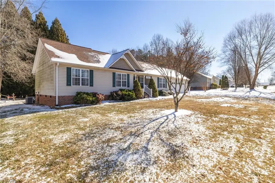 12 Braxton Lane, Thomasville, NC 27360 - Image #3