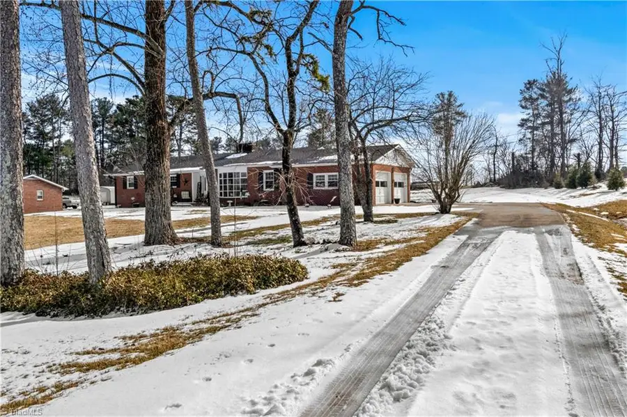 3937 W Old Us Highway 421, Hamptonville, NC 27020 - #3