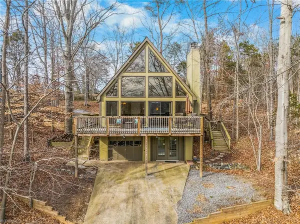 1916 Chateau Ridge, Winston-Salem, NC 27103