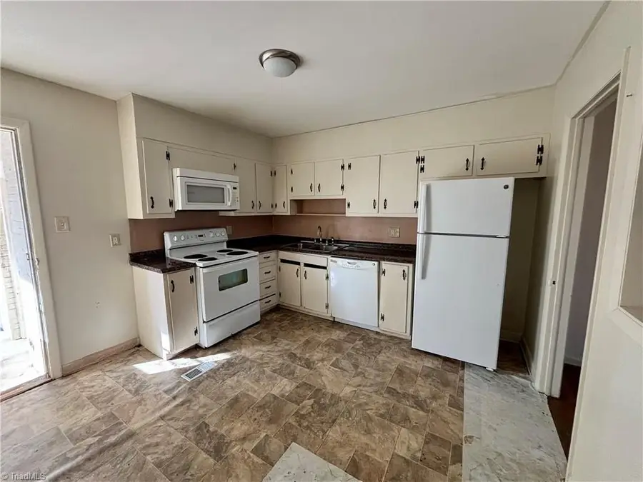 208 Wedgewood Drive, Jamestown, NC 27282 - #2