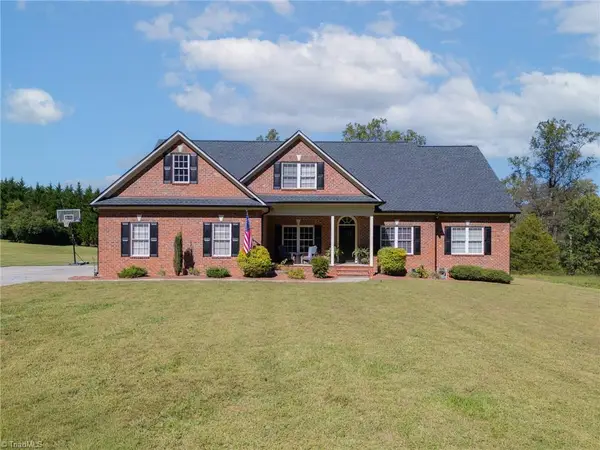 360 Sunset Road, Clemmons, NC 27012