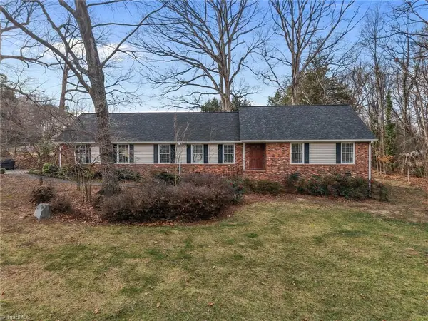 404 Hassellwood Drive, Jamestown, NC 27282