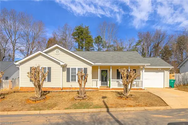 1482 Lewisburg Pointe Drive, Clemmons, NC 27012