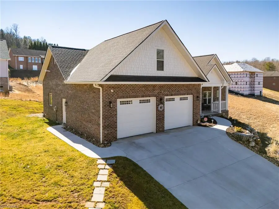 715 Chatsworth Circle Se, Lenoir, NC 28645 - #2