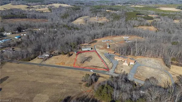 8120 Nc Highway 704, Madison, NC 27025