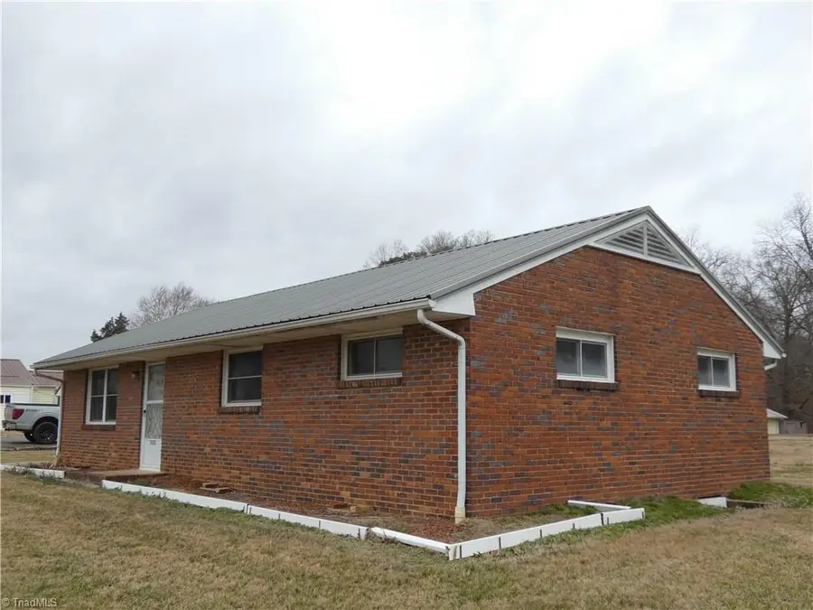 2237 Courtney Huntsville Road, Yadkinville, NC 27055 - #2