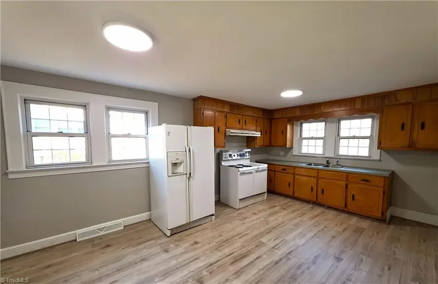 802 E Warren Avenue, Eden, NC 27288 - #2