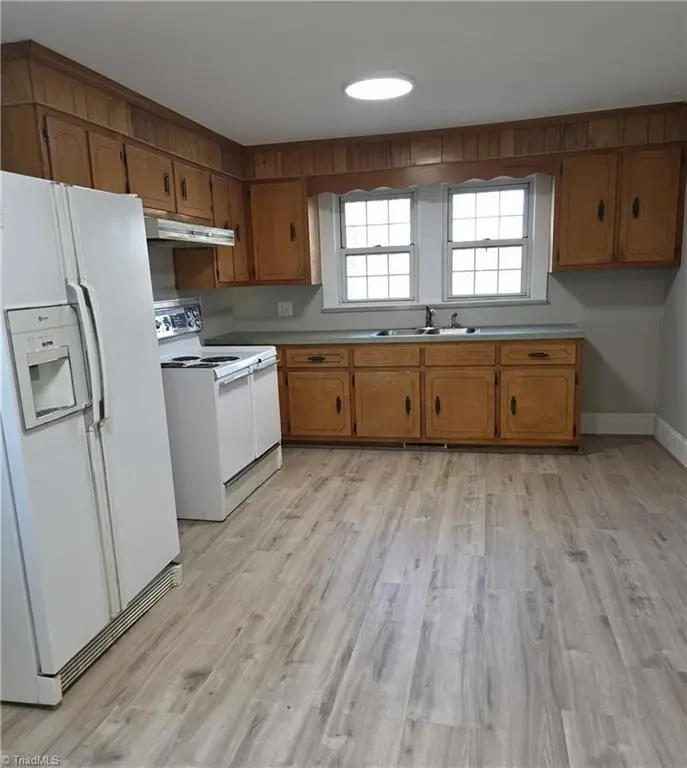 802 E Warren Avenue, Eden, NC 27288 - #3