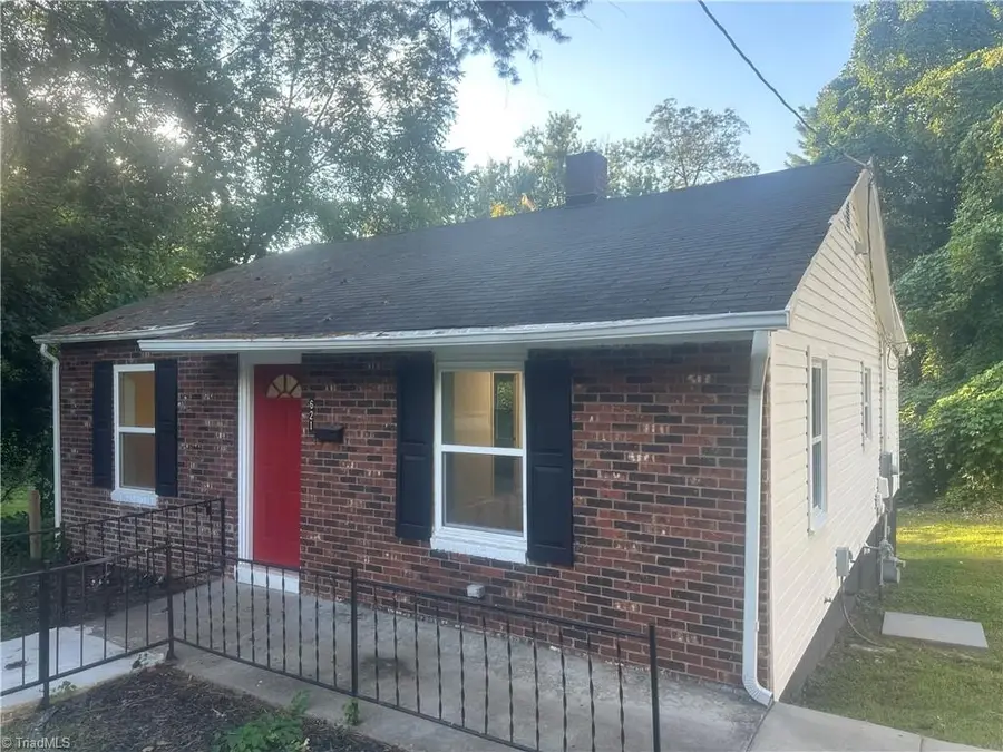 621 E Sharpe Street, Statesville, NC 28677 - #2
