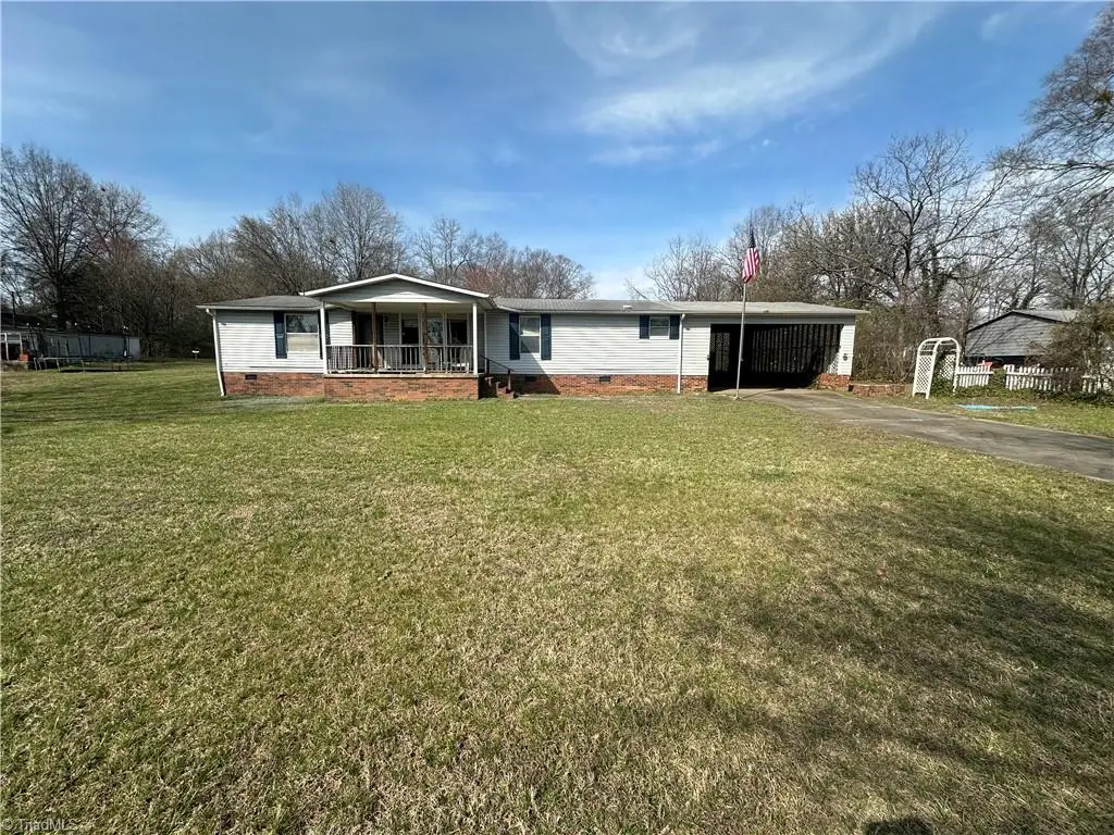 206 6th Street Sw, Taylorsville, NC 28681 - #1