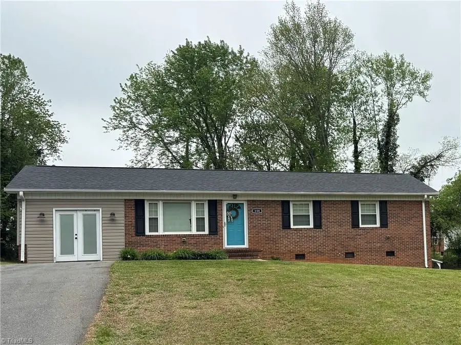 158 Betty Avenue, Mount Airy, NC 27030 - #2
