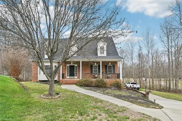 105 Meadowcrest Court, Clemmons, NC 27012