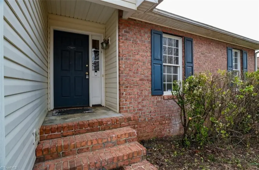 3940 Glenn Knoll Lane, Winston Salem, NC 27107 - #3