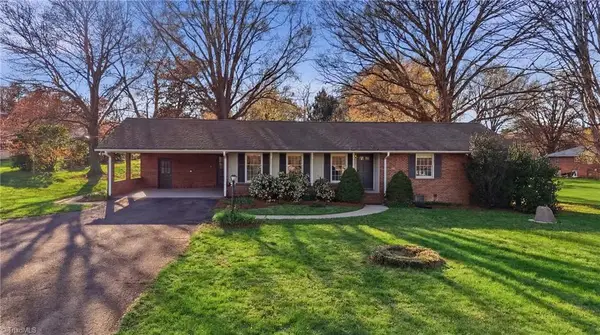 2862 Spicewood Drive, Winston-Salem, NC 27106