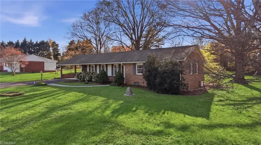 2862 Spicewood Drive, Pfafftown, NC 27106 - #2