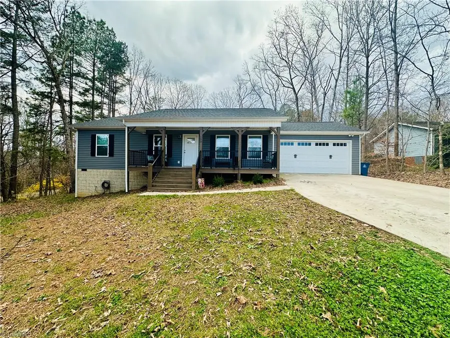 192 Crestwood Loop, Taylorsville, NC 28681 - #2